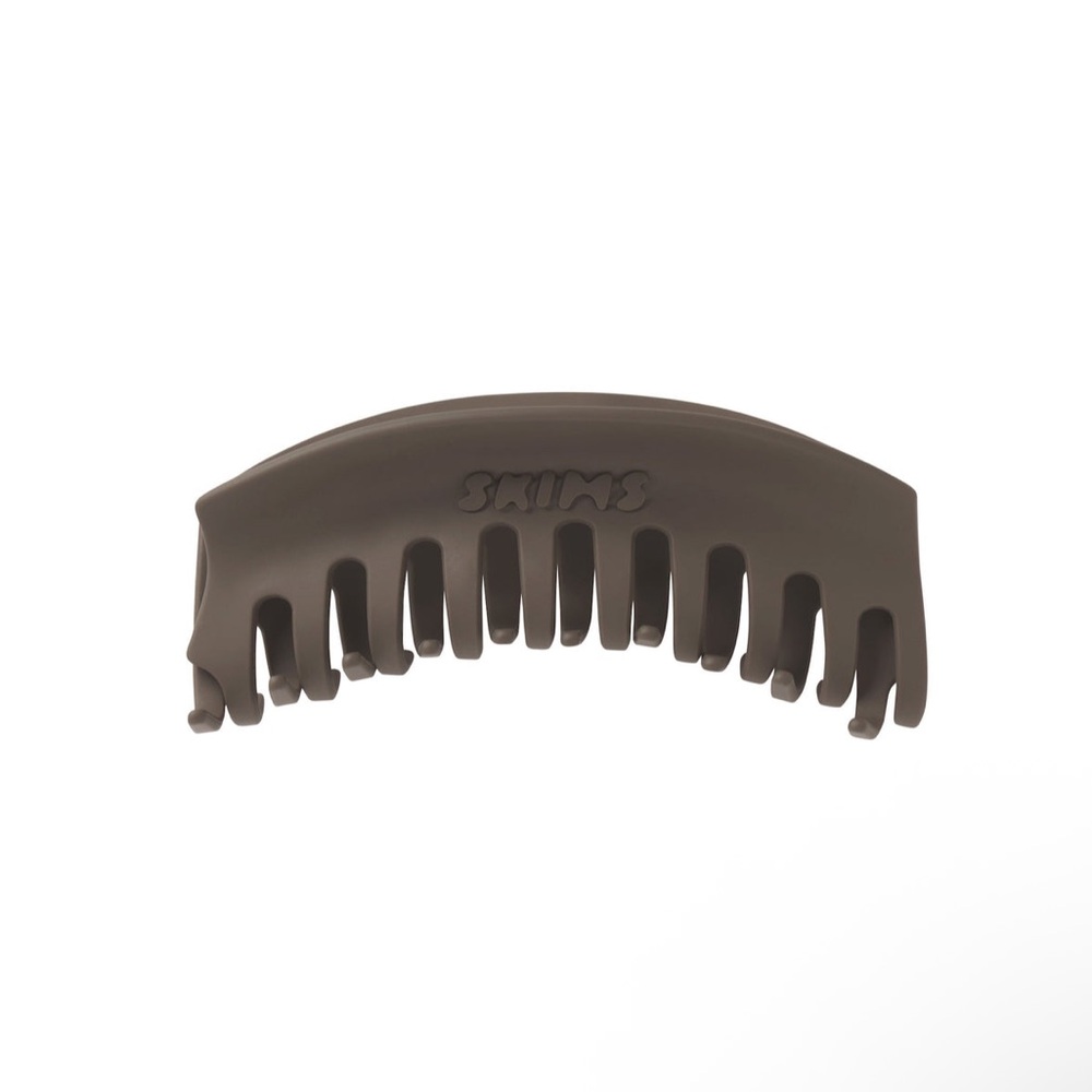 NWT SKIMS CURVED JUMBO CLAW CLIP | TRUFFLE